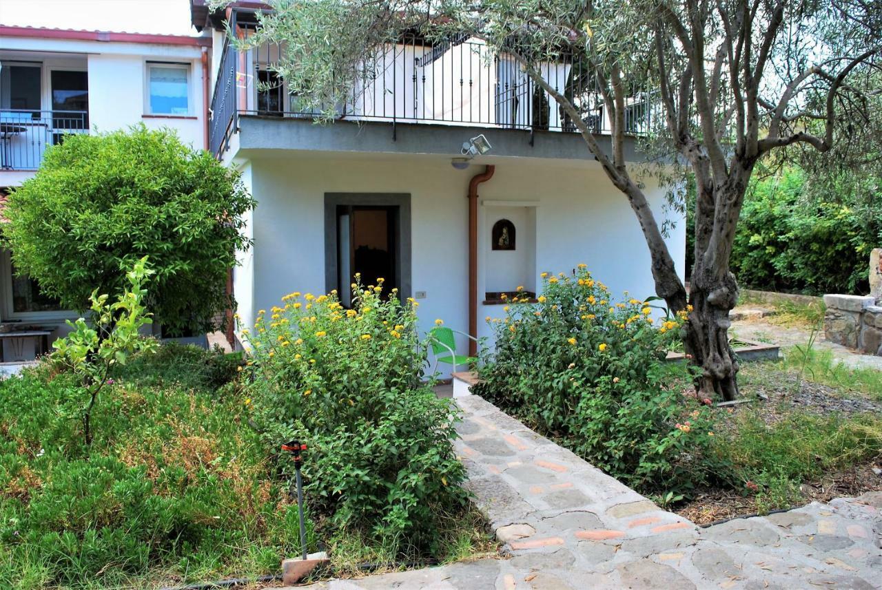 B&B Terre Di Sicilia Giardini Naxos Exterior foto